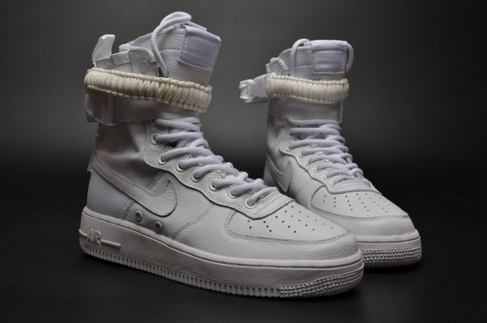 nike wmns sf force 1 “triple white” 903270 100